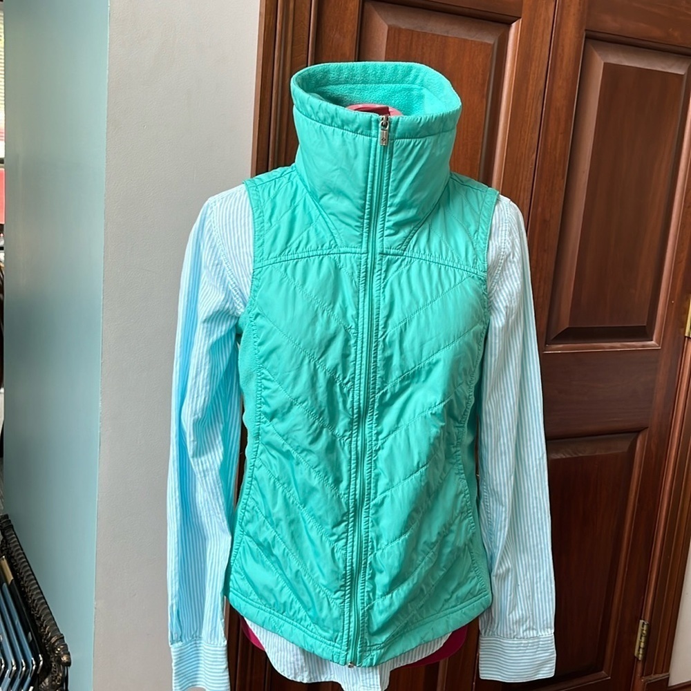 Columbia Vest Full zip front 3 pockets turtleneck mint green quilted size S